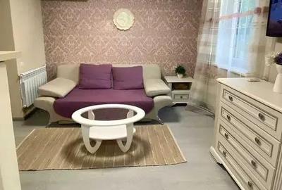 Garsonieră decomandată în Titan