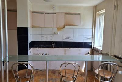 Apartament cu 3 camere semidecomandat în Drumul Taberei - 5