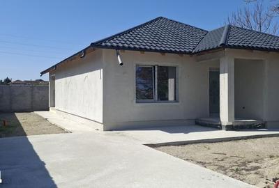 Casă cu 3 camere cu Teren 130 Mp în Sud - 1