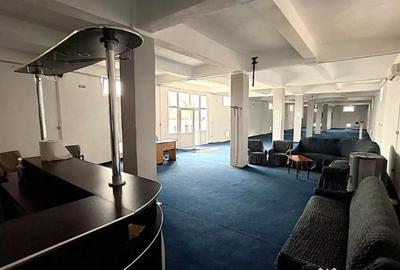 Spațiu comercial, de 900 mp, în Central - 4