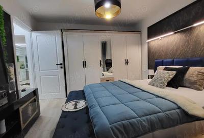 Apartament cu 3 camere decomandat în Roman - 3