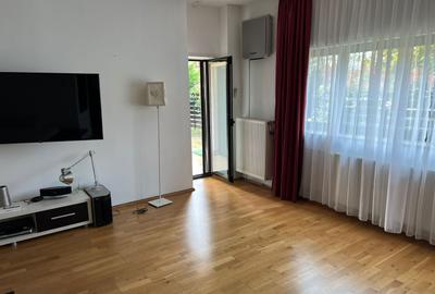 Apartament cu 3 camere decomandat, mobilat în Băneasa - 1