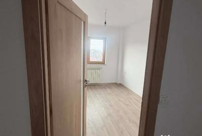 Apartament cu 3 camere decomandat în Calea București - 4