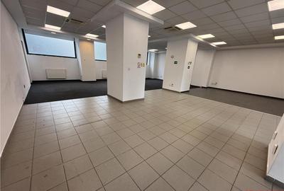 Spațiu comercial, de 150 mp, în Central - 10