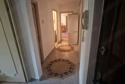 Apartament cu 3 camere semidecomandat în Roșiori de Vede - 1
