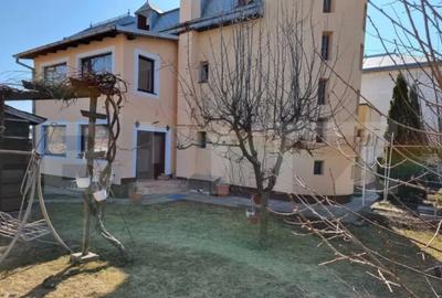 Casă cu 7 camere cu Teren 650 Mp în Central - 2