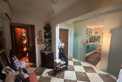 Apartament cu 4 camere decomandat, mobilat în Poarta 6 - 7
