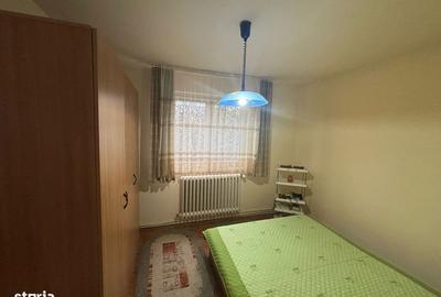 Apartament cu 3 camere semidecomandat în Dâmbu Pietros