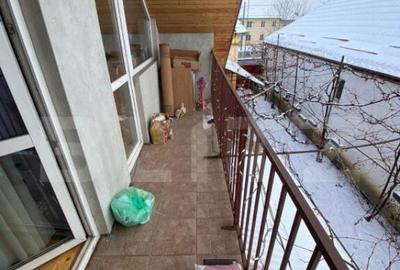 Casa de 284 mp, impartit in 3 apartamente, teren 503 mp, Gri - 22