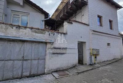 Casă cu 4 camere decomandat în Angofa