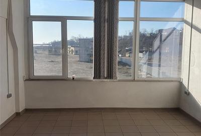 Spațiu comercial, de 15,000 mp, în Central - 5