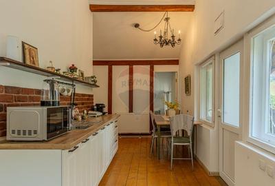 Casă cu 8 camere cu Teren 1346 Mp în Bran - 20