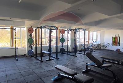 Spațiu comercial, de 202.35000610352 mp, în Central - 7