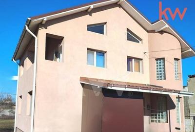 Casa spa?ioasa, cu beci, pod mansardabil ?i utilita?i - 3