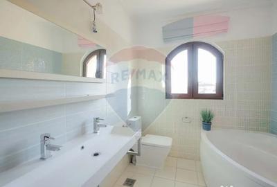 Casă cu 5 camere cu Garaj în Dealuri Oradea