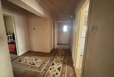 Apartament cu 4 camere decomandat în Central