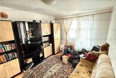 Apartament cu 3 camere decomandat în Calea București
