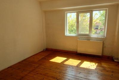 Apartament 3 camere; etaj 1; micro 11; Certif. Energ. clasa A - 11