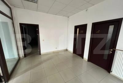 Spațiu comercial, de 586 mp, în Micro 11 - 16