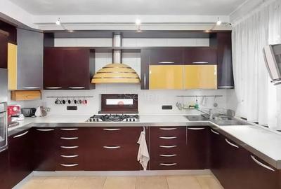 Casă cu 5 camere cu Teren 425 Mp în Florilor - 2