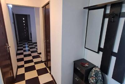 Apartament cu 3 camere decomandat în Lipovei