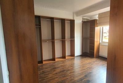 Bd. Mamaia, spatiu IDEAL BIROURI, 185 mp., 4 camere - 8