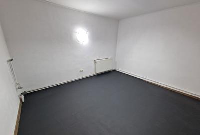 Spațiu comercial, de 50 mp, în Cetatea - 6
