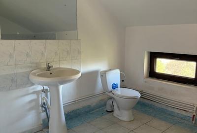 Casă cu 13 camere cu Canalizare în Cățelu - 1