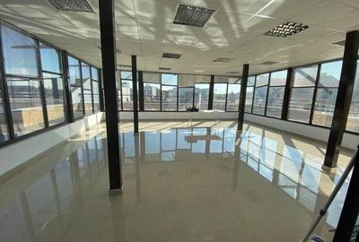Spațiu comercial, de 754 mp, în Central - 4