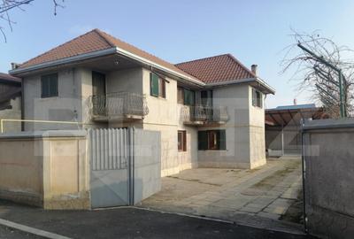 Casa de vanzare, 140 mp, zona Micro 11 - 6