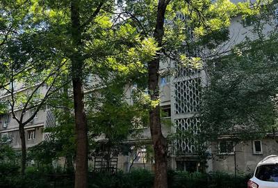Apartament cu 3 camere semidecomandat în Central - 1