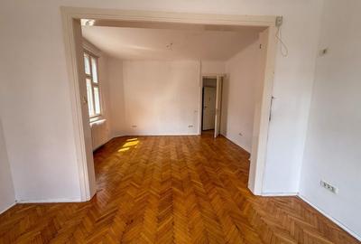 Casa de inchiriat pe strada linistita - Piata 1 Mai - 7