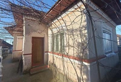Casă cu 4 camere cu Teren 755 Mp în Tigveni - 2
