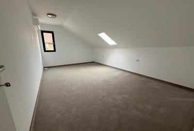 Vilă contemporană , finalizată în 2024, situată pe o stradă privată. - 16