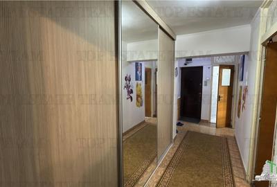 Apartament 3 camere 2 bai bloc 1984 zona metrou 1 Decembrie 1918 - 2