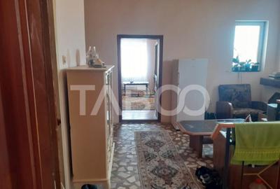 Casa 6 camere 3 bai curte si gradina 400 mp panouri fotovolt - 2