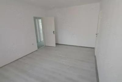 Vand apartament cu 2 camere,etaj 3.
