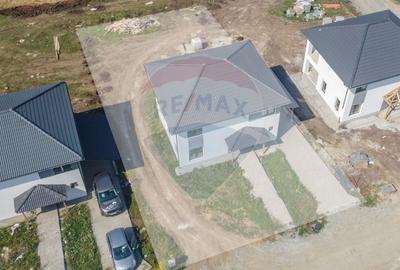 Casă cu 4 camere cu Teren 755 Mp în Jucu de Sus