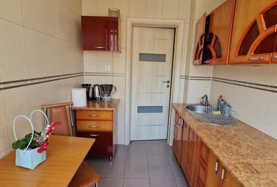 Apartament cu 3 camere semidecomandat în Iancului