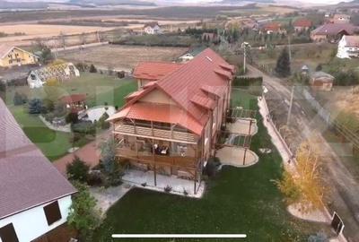 Casă cu 5 camere cu Garaj în Central - 3