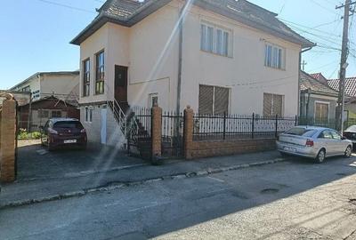Casă cu 8 camere cu Teren 350 Mp în Ultracentral - 1