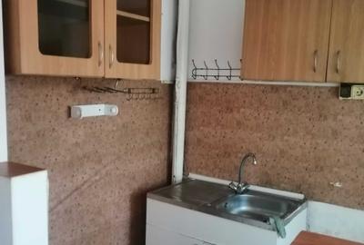 Apartament cu 3 camere semidecomandat în Sud - 8