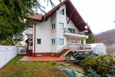 Casă individuală cu 5 camere în Luncani