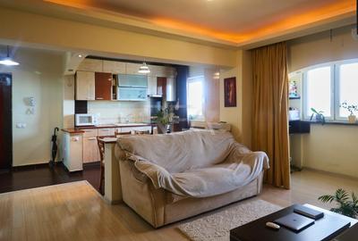 Apartament cu 2 camere semidecomandat, mobilat în Păcii