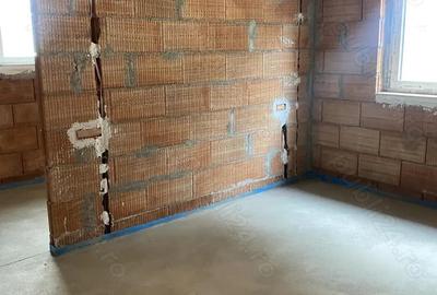 Zona Braytim, BLOC NOU, apartament 3 camere decomandat, etaj 1, 70 mp utili, pre? 2100 euro mp - 3