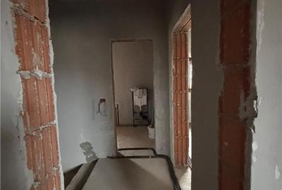 Casă cu 4 camere cu Teren 335 Mp în Central - 10