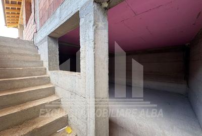 Casă individuală cu 4 camere cu Canalizare în Cetate - 11