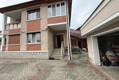 Casă cu 7 camere cu Teren 767 Mp în Vulcan