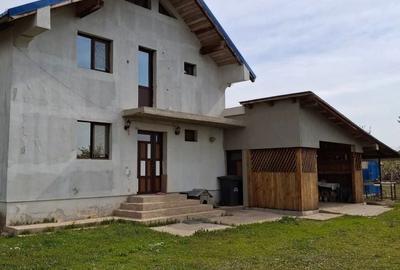 Casă cu 4 camere în Central - 2
