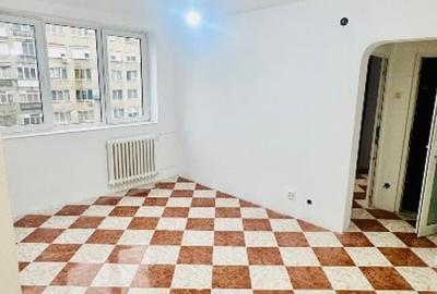 Apartament cu 3 camere semidecomandat în Gorjului